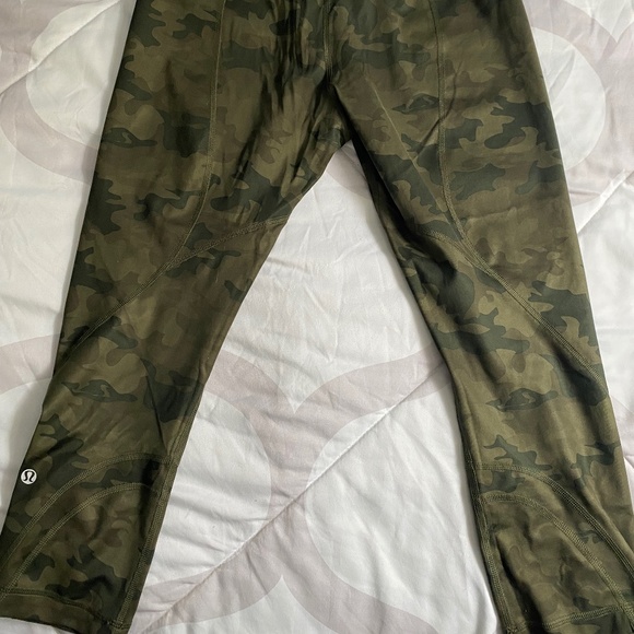 Lululemon camo crops - Picture 1 of 1